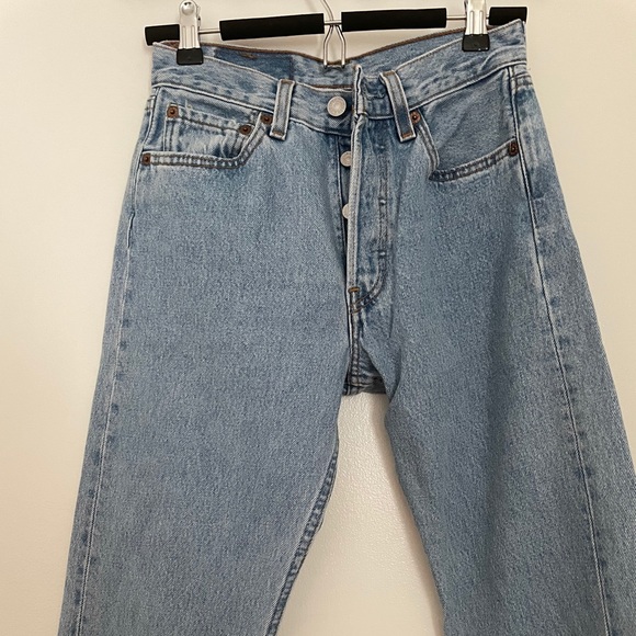 Vintage Levi’s 501 Light-wash - Picture 3 of 4